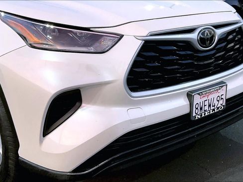 Used 2021 Toyota Highlander L image 33