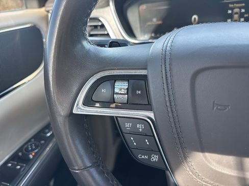 Used 2019 Lincoln Continental Select image 20