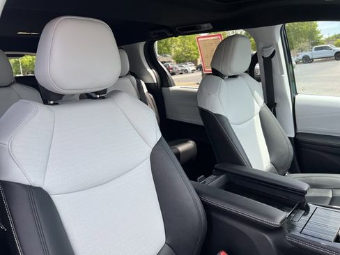 Certified 2026 Toyota Sienna XSE image 24