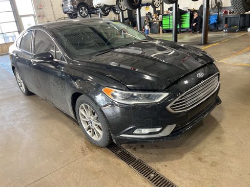 Used 2017 Ford Fusion SE w/ Fusion SE Technology Package image 19