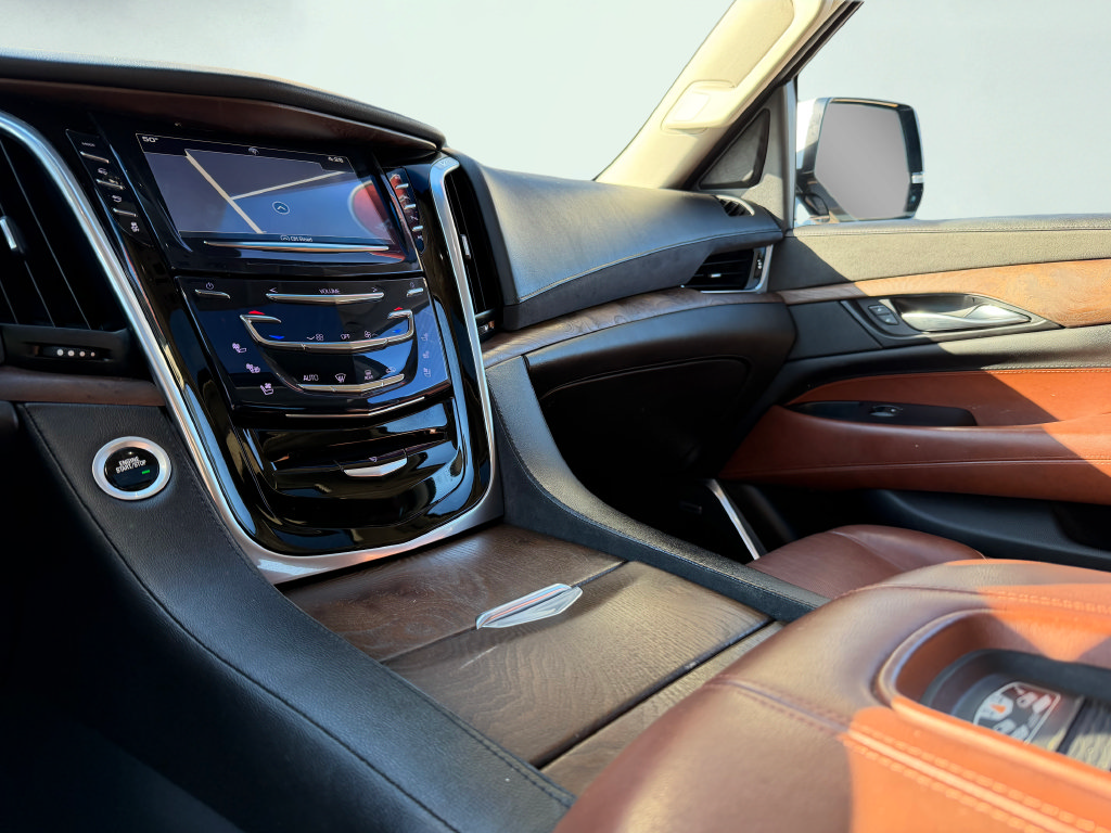 Used 2019 Cadillac Escalade Premium Luxury AWD/4WD image 25