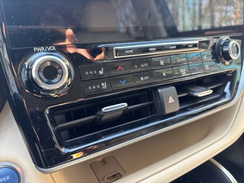 Used 2021 Toyota Highlander Platinum image 6