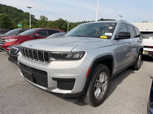 Used 2022 Jeep Grand Cherokee L Laredo w/ Luxury Tech Group I AWD/4WD image 2