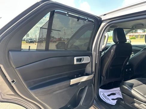 Used 2022 Ford Explorer Limited w/ Equipment Group 301A RWD image 27