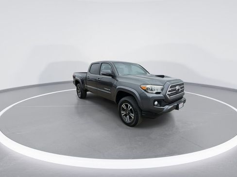 Used 2016 Toyota Tacoma TRD Sport w/ Towing Package image 2