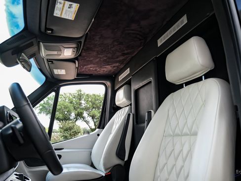 Used 2022 Mercedes-Benz Sprinter 2500 image 30