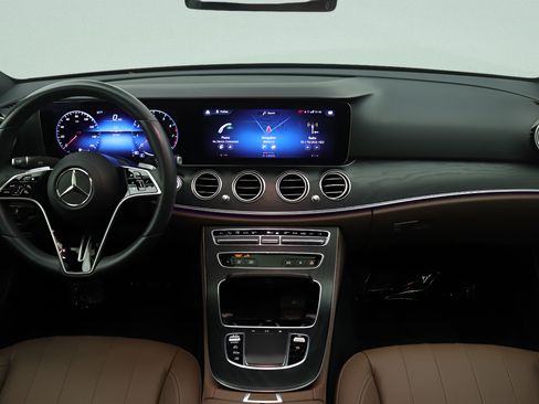 Used 2022 Mercedes-Benz E 350 Sedan image 7