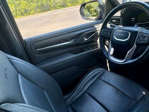 Used 2024 GMC Yukon Denali w/ Advanced Technology Package AWD/4WD image 22