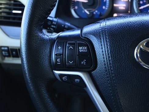 Used 2017 Toyota Sienna XLE image 13