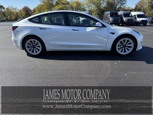 Used 2023 Tesla Model 3 Standard Range image 4