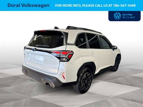 Used 2025 Subaru Forester Premium image 8