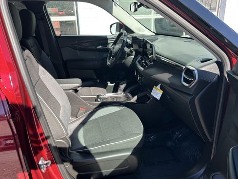 Used 2025 Chevrolet TrailBlazer LT w/ Convenience Package image 8