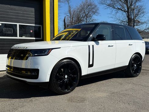 Used 2023 Land Rover Range Rover SE image 3