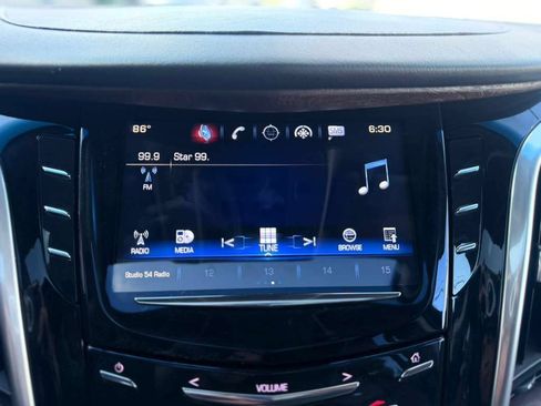 Used 2019 Cadillac Escalade Luxury AWD/4WD image 36