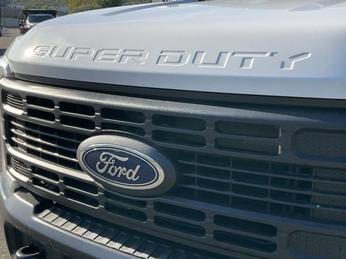 New 2026 Ford F250 XL w/ F-250 >10K GVWR Package image 19