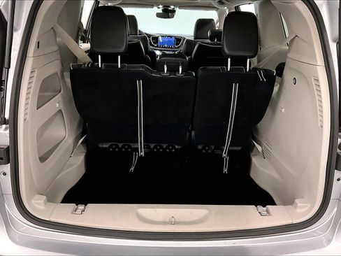 Used 2024 Chrysler Pacifica Limited FWD image 39