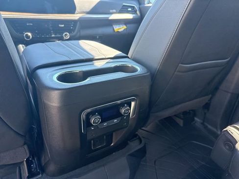 Used 2026 Chevrolet Suburban High Country AWD/4WD image 17