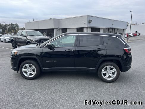 Used 2023 Jeep Compass Sport image 4