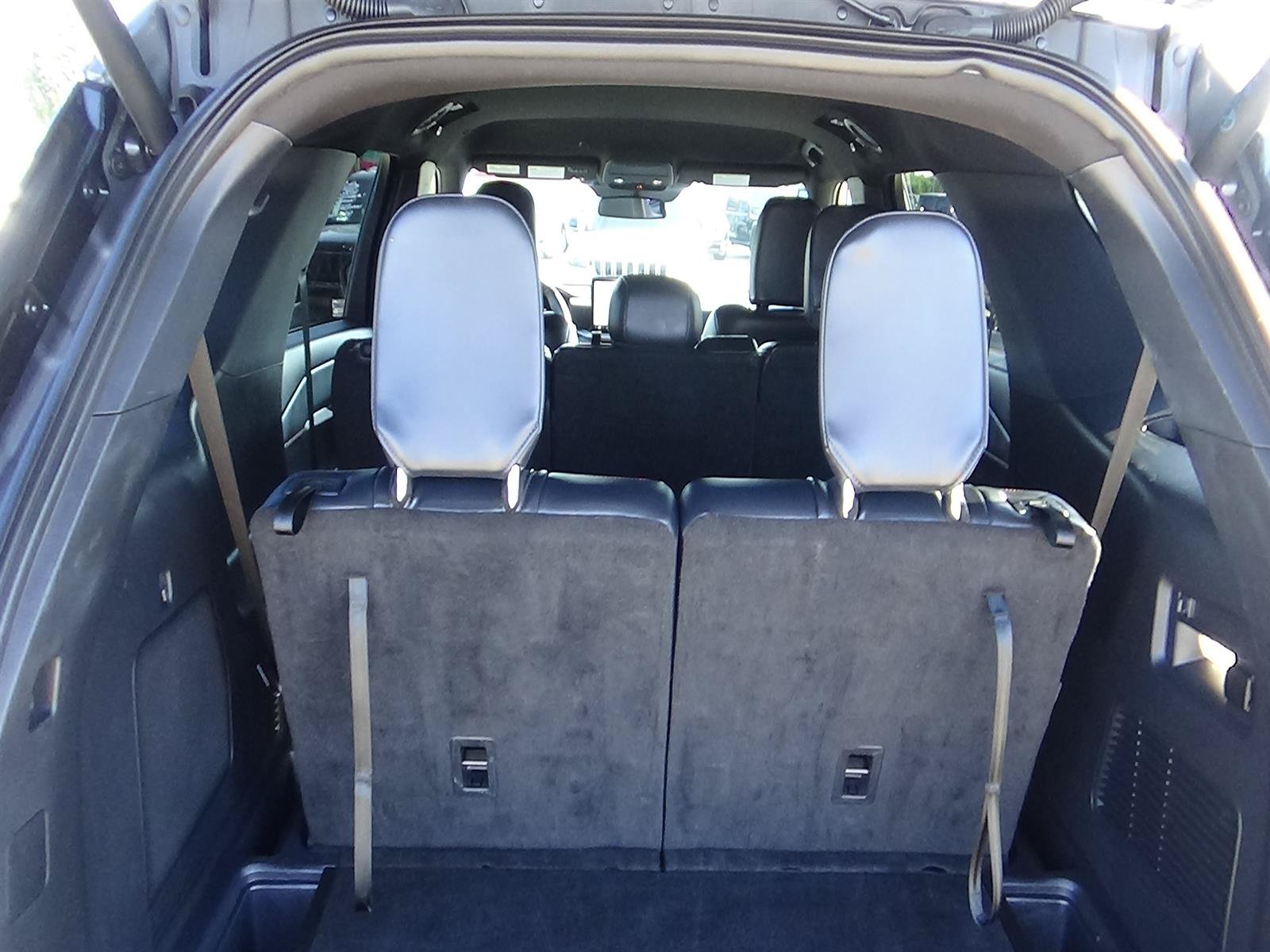 Used 2025 Ford Explorer ST-Line w/ ST-Line Street Pack AWD/4WD image 10