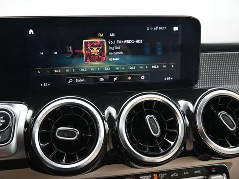 Used 2022 Mercedes-Benz GLB 250 image 16