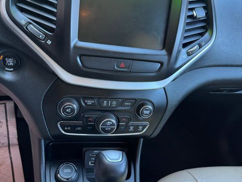 Used 2016 Jeep Cherokee Limited AWD/4WD image 10