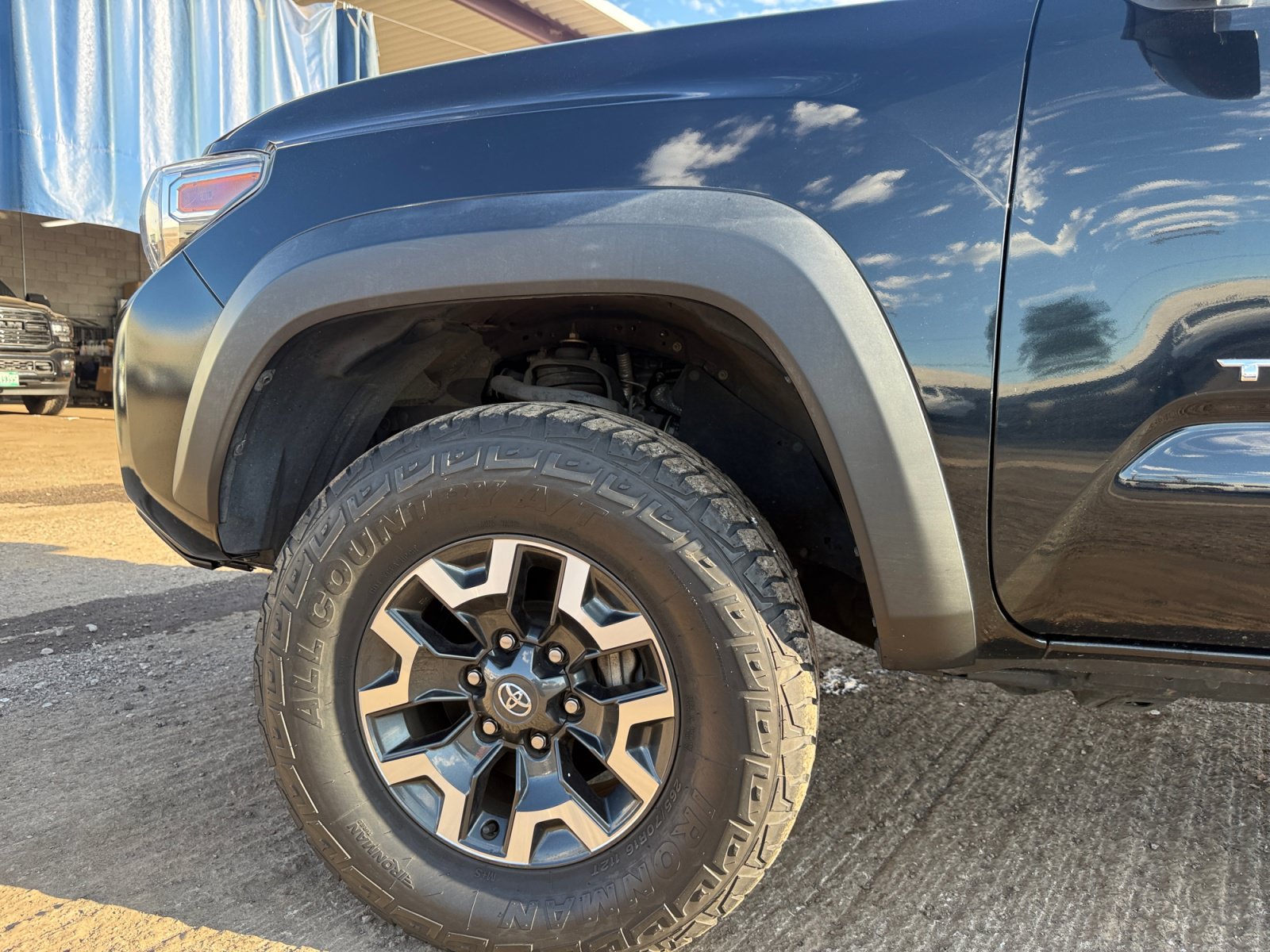 Used 2022 Toyota Tacoma TRD Off-Road w/ Technology Package AWD/4WD image 10