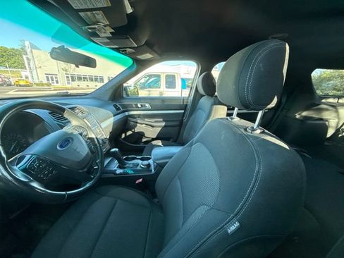 Used 2017 Ford Explorer XLT AWD/4WD image 6