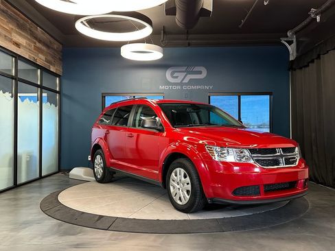 Used 2020 Dodge Journey SE FWD image 1