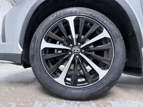 Used 2022 Toyota Highlander XSE AWD/4WD image 14