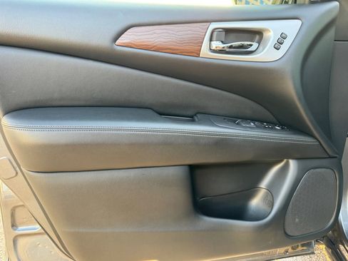 Used 2020 Nissan Pathfinder Platinum image 13