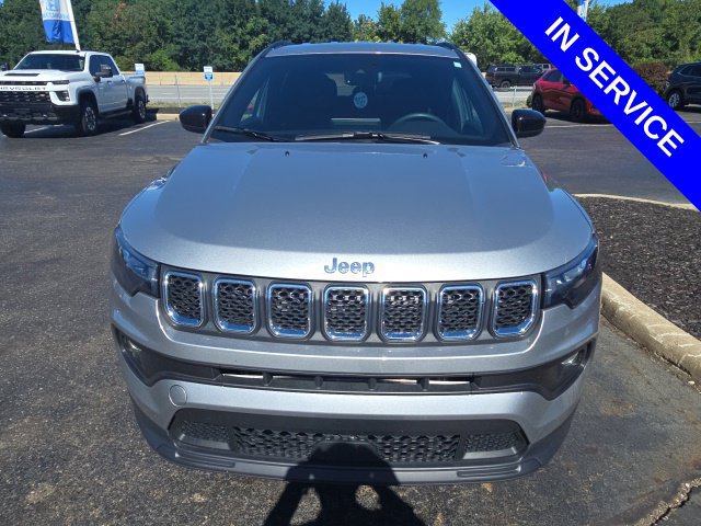 Used 2023 Jeep Compass Latitude AWD/4WD image 2