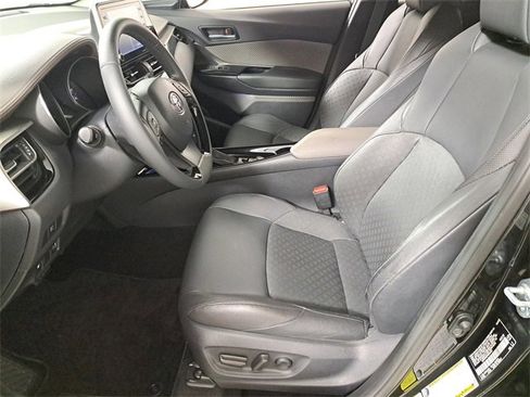 Used 2022 Toyota C-HR Limited image 19