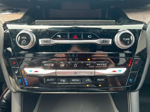 Used 2023 Ford Explorer Platinum w/ Equipment Group 601A image 29