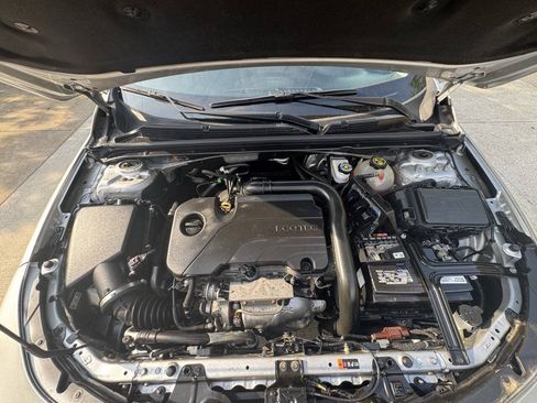 Used 2021 Chevrolet Malibu LT FWD image 2