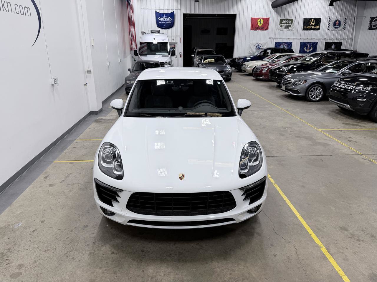 Used 2018 Porsche Macan AWD/4WD image 2