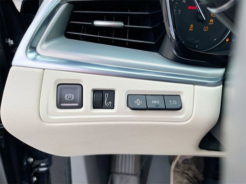 Used 2021 Cadillac XT5 Premium Luxury image 10