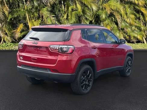 Used 2026 Jeep Compass Latitude AWD/4WD image 5