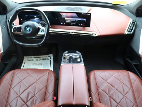 Used 2022 BMW iX xDrive50 w/ Premium Package AWD/4WD image 9