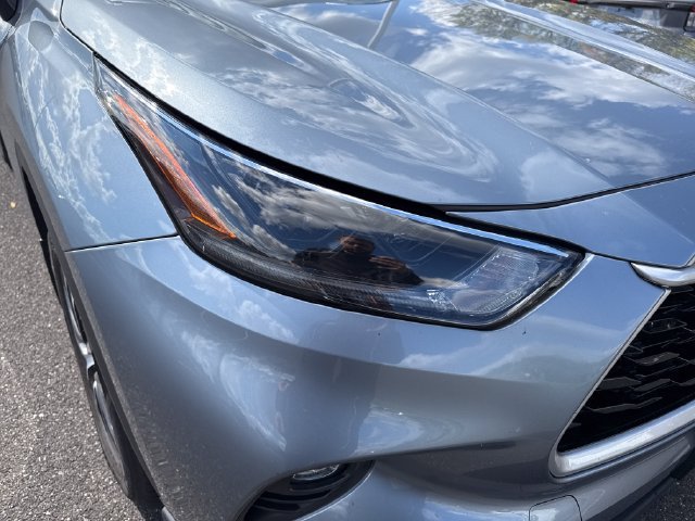 Used 2021 Toyota Highlander XLE AWD/4WD image 12