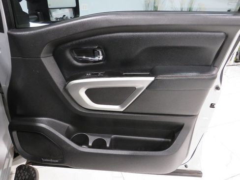 Used 2017 Nissan Titan SL w/ SL Towing Convenience Package image 26