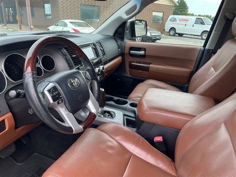Used 2015 Toyota Sequoia Platinum AWD/4WD image 9