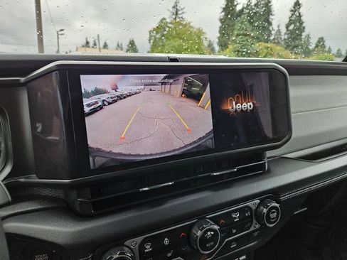 Used 2024 Jeep Wrangler Unlimited Sahara AWD/4WD image 33