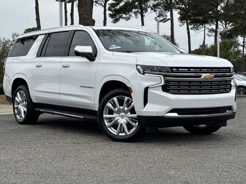 Used 2023 Chevrolet Suburban Premier image 2