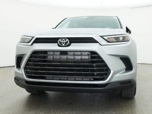 New 2026 Toyota Grand Highlander XLE image 16