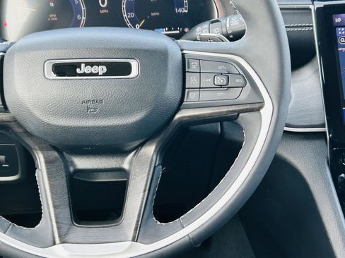 Used 2023 Jeep Grand Cherokee L Limited w/ Luxury Tech Group II image 21