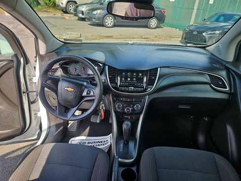 Used 2018 Chevrolet Trax LS AWD/4WD image 23