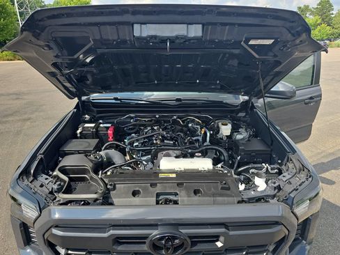 Used 2024 Toyota Tacoma TRD Off-Road AWD/4WD image 31