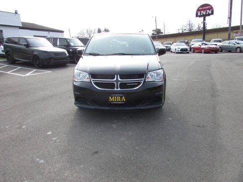 Used 2015 Dodge Grand Caravan SXT FWD image 3