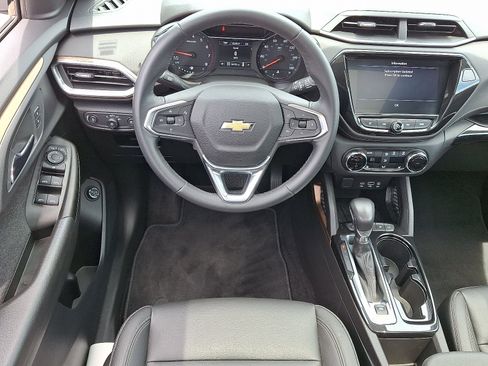 Used 2021 Chevrolet TrailBlazer ACTIV w/ Sun and Liftgate Package AWD/4WD image 12