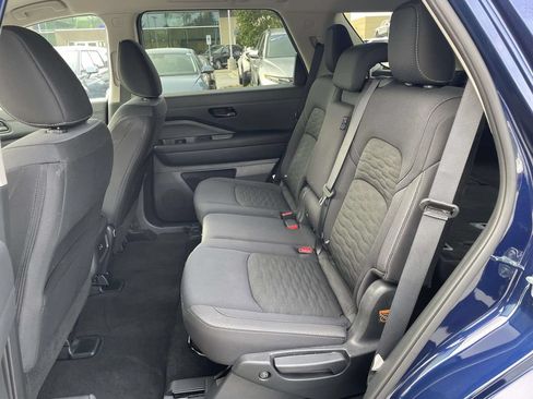 Used 2025 Nissan Pathfinder SV AWD/4WD image 3
